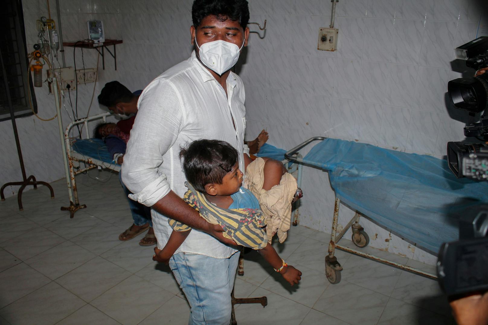 Über 400 Personen wurden übers Wochenende im indischen Bundesstaat Andhra Pradesh mit einer unbekannten Krankheit in Spitäler eingeliefert.