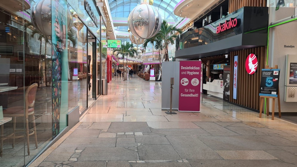 Im Lentia in Linz-Urfahr war kurz nach Öffnung der Geschäfte fast nichts los.