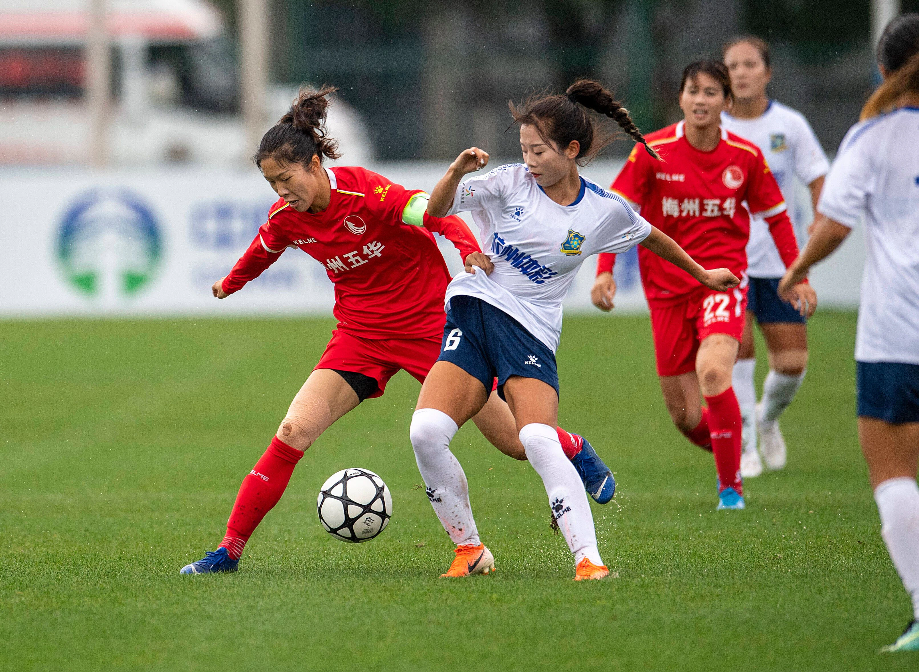Frauen-Fußball in China: Schwarze Haare sind ein Muss.
