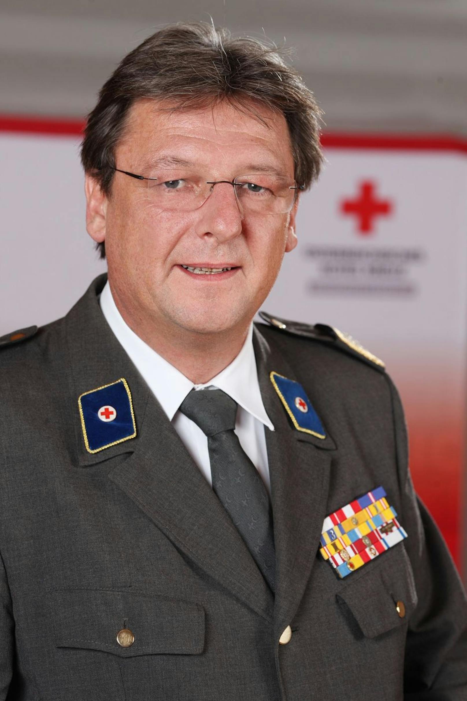 Rotes Kreuz Präsident Josef Schmoll ist stolz auf seine Rotkreuz-Mitarbeiter.