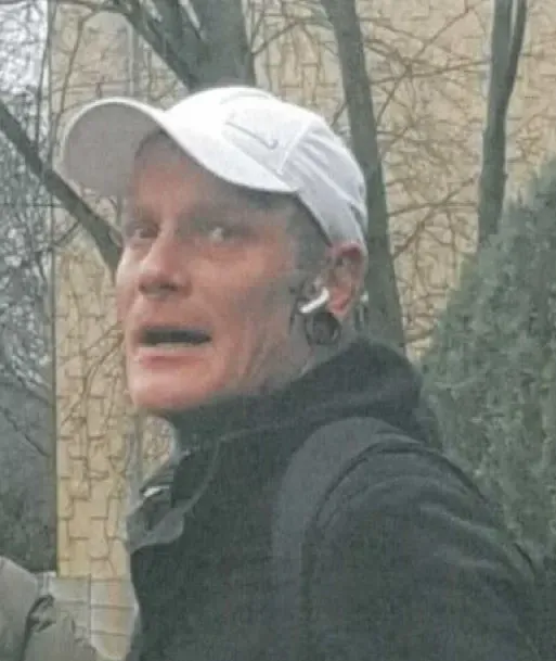 Dieser Mann steht im Verdacht Kindern gestalkt zu haben.