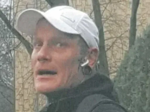Dieser Mann steht im Verdacht Kindern gestalkt zu haben.