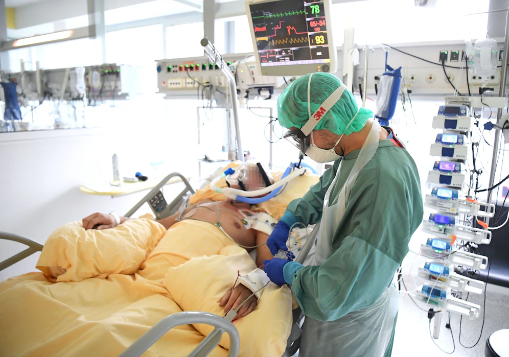 Ein Patient auf der Intensivstation.