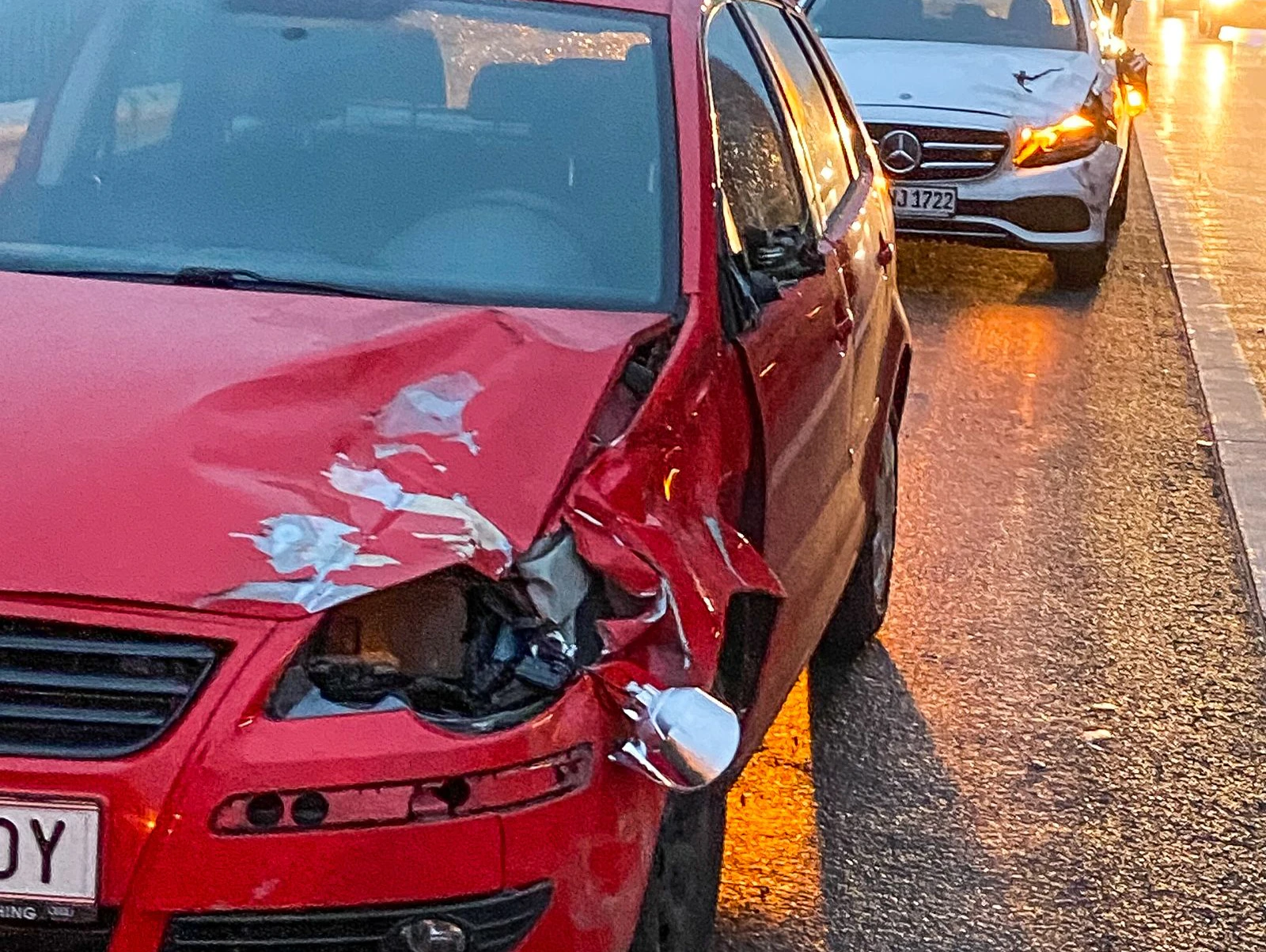 Auf der Westautobahn kam es zu einem Unfall durch zwei Kühe.