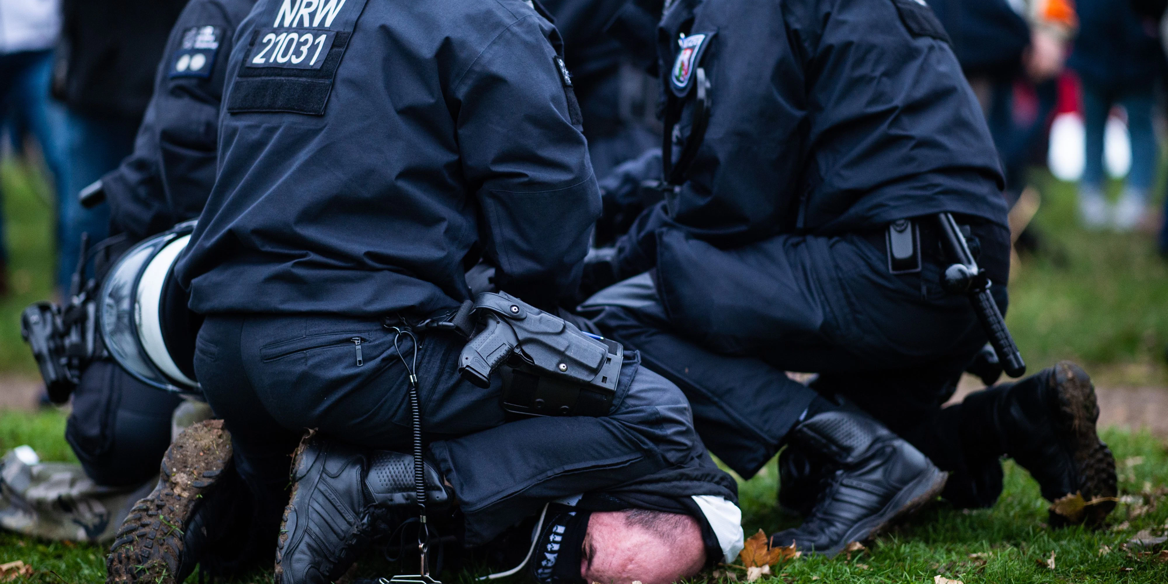 Festnahme bei "Querdenker"-Demo am 6. Dezember 2020. 