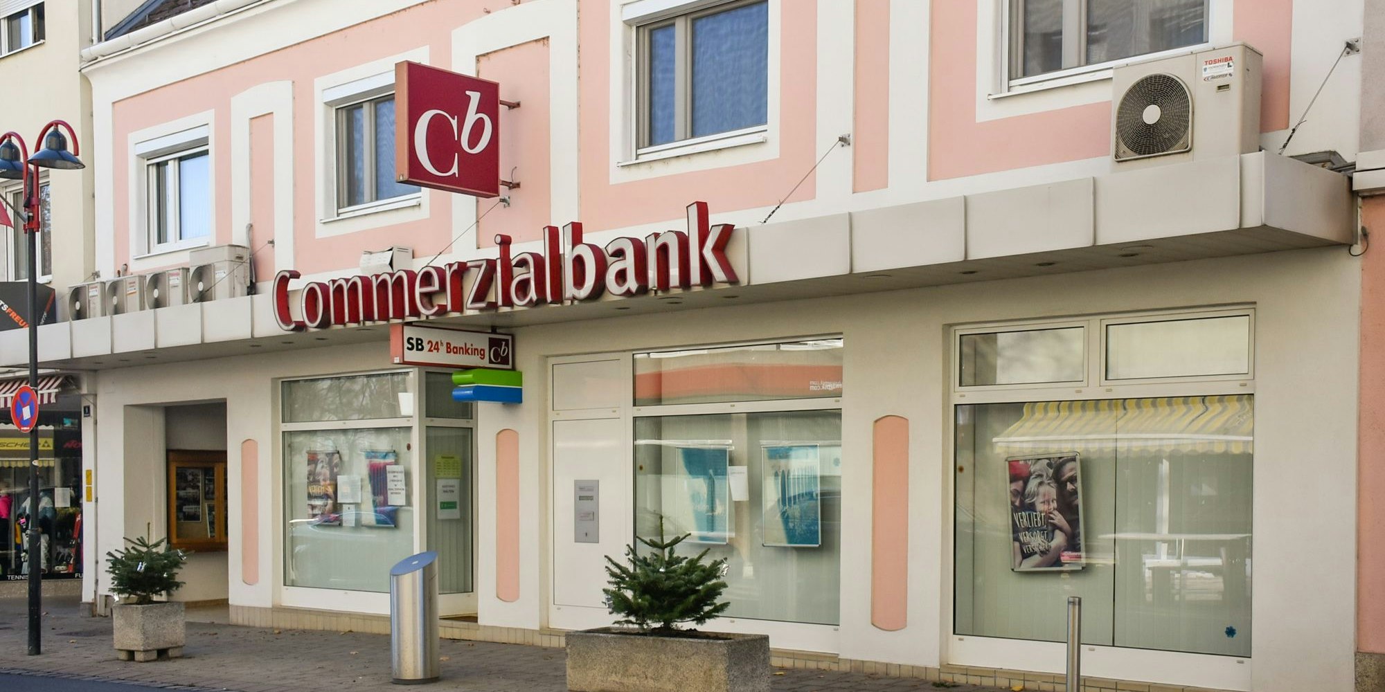 Commerzialbank unter dem Hammer