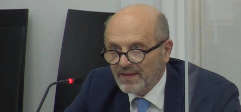 FPÖ-Abgeordneter Andreas Schöppl referierte trotz Ermahnung von seinem Platz aus ohne Maske. (9.12.2020)