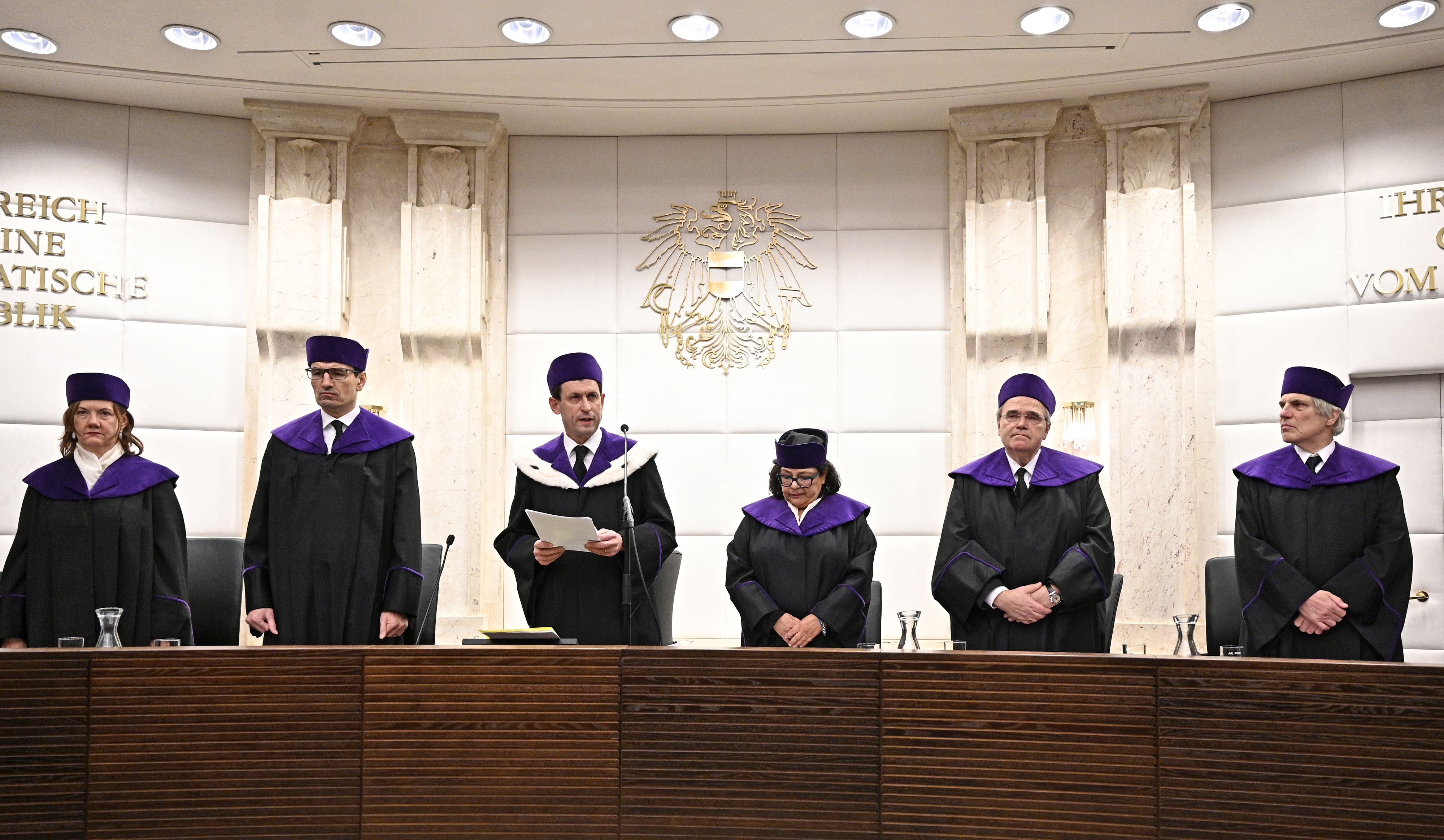 Die Höchstrichter des VfGH rund um Präsident Christoph Grabenwarter. Archivbild