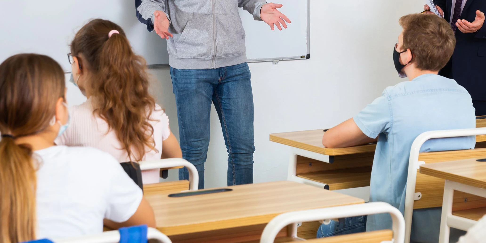 Laut Denise P. dürfen die Schüler ihre Masken nicht abnehmen.