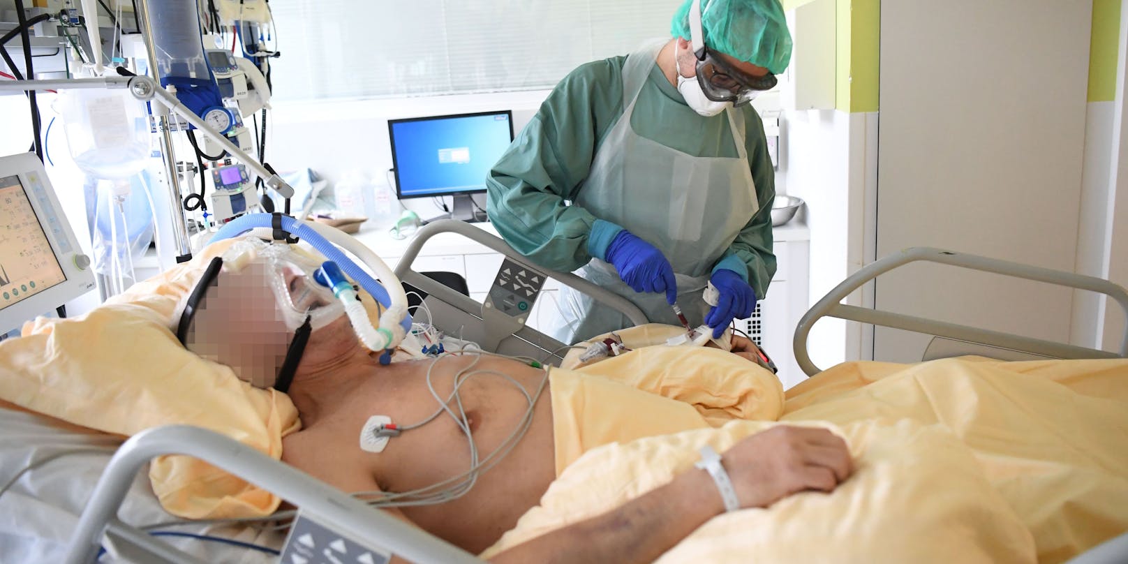 Ein Patient auf der Intensivstation des Universitätsklinikums Tulln aufgenommen am Freitag, 27. November 2020