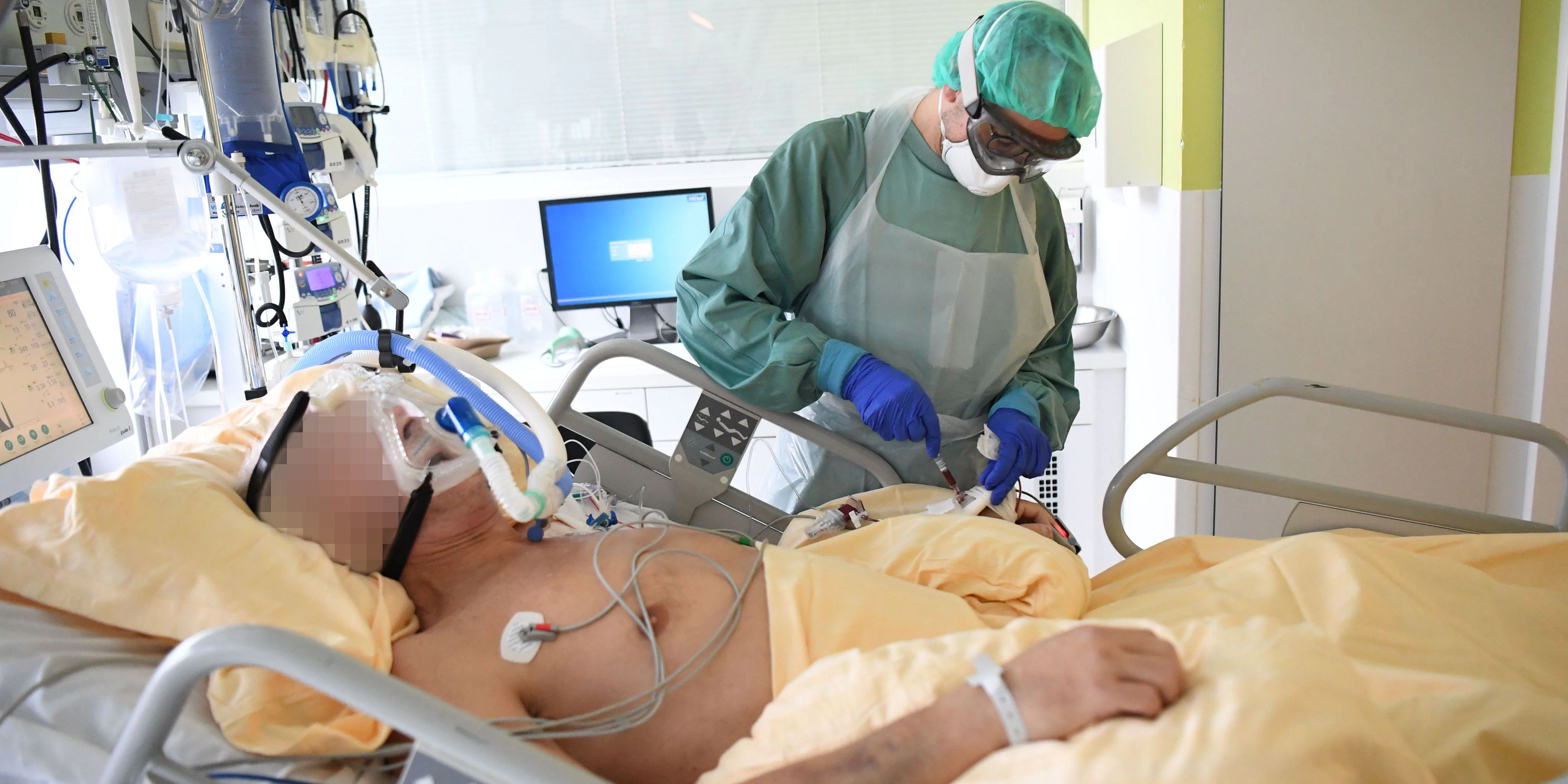 Ein Patient auf der Intensivstation des Universitätsklinikums Tulln aufgenommen am Freitag, 27. November 2020