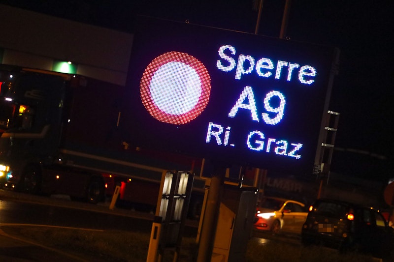 Zu gleich zwei schweren Lkw-Unfällen ist es am Mittwoch auf der Pyhrnautobahn in Oberösterreich gekommen.