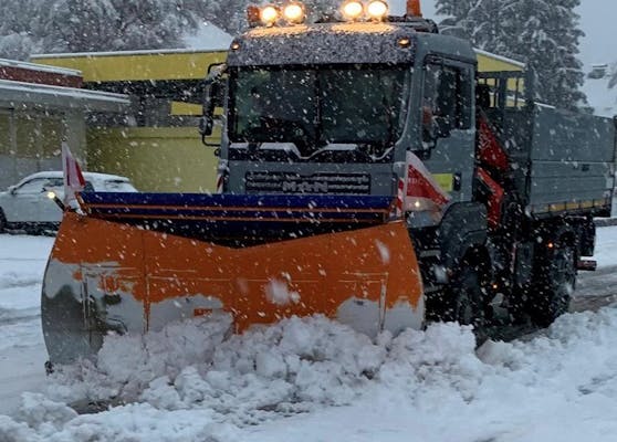 Snowplow in continuous use