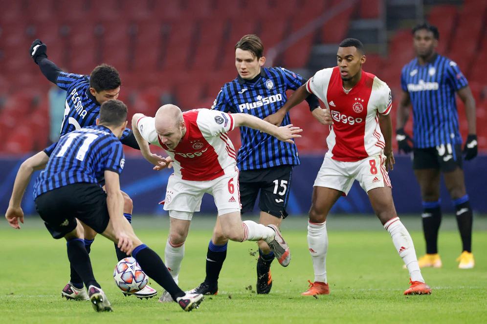 Ajax fliegt raus