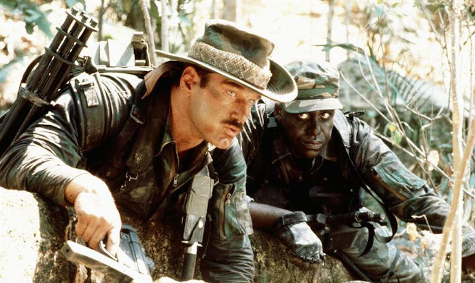 Jesse Ventura (li.) und Bill Duke in "Predator" (1987)
