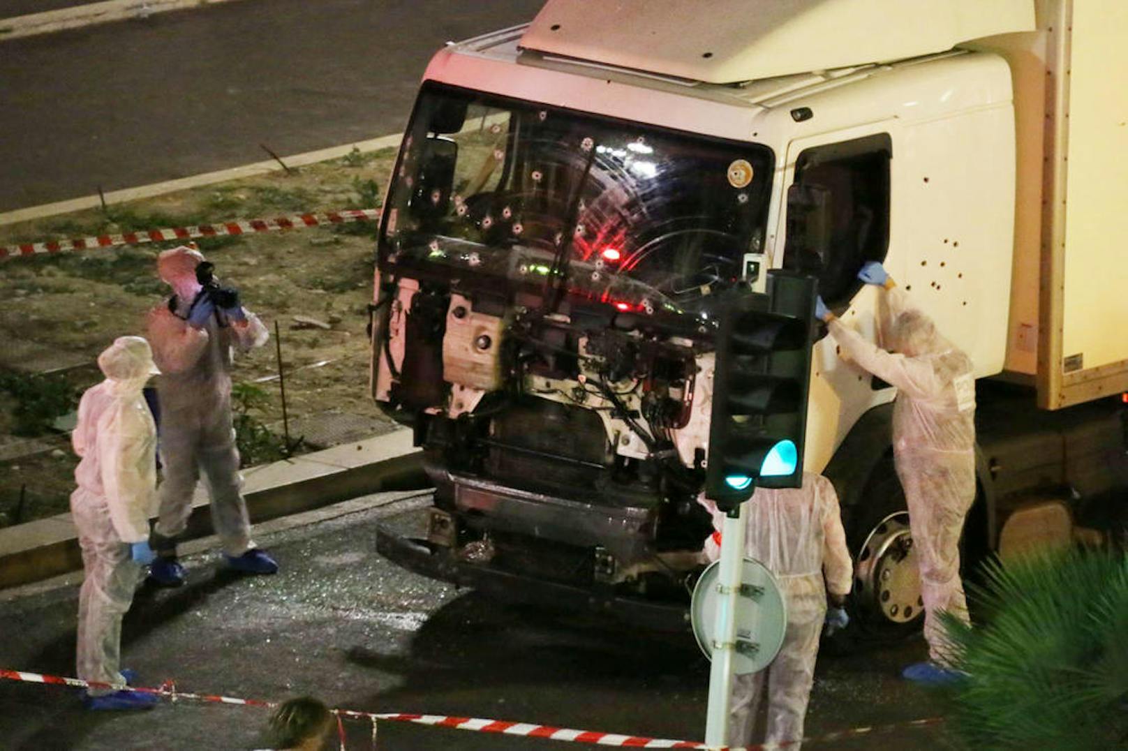 In Nizza starben 86 Menschen, nachdem ein Terroranschlag mit einem Lastwagen verübt wurde. Mehr als 400 wurden verletzt. (14. Juli 2016)
