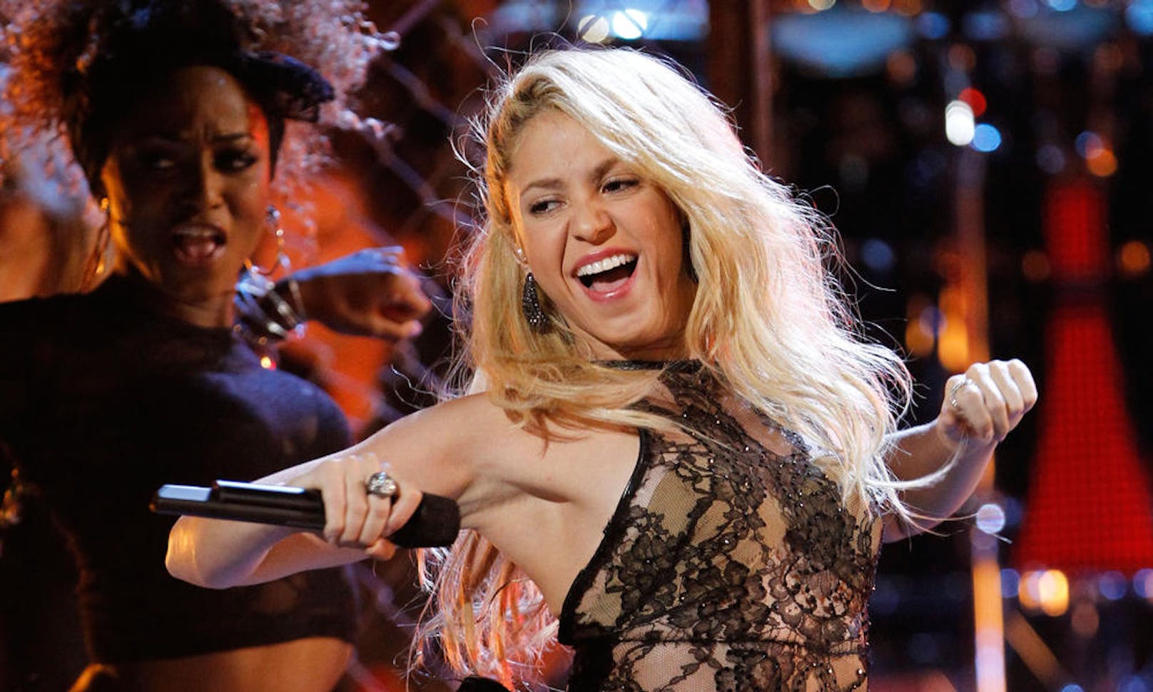 <strong>PLATZ 7</strong>: Auf der Bühne heizt Sängerin <strong>Shakira</strong> ihrem Publikum mit feurigen Rhythmen ein. Bei ihr kraxelt der IQ-Wert ebenfalls auf 140.