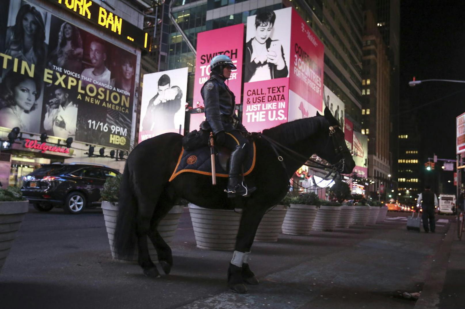 Berittener New Yorker Polizist am Times Square