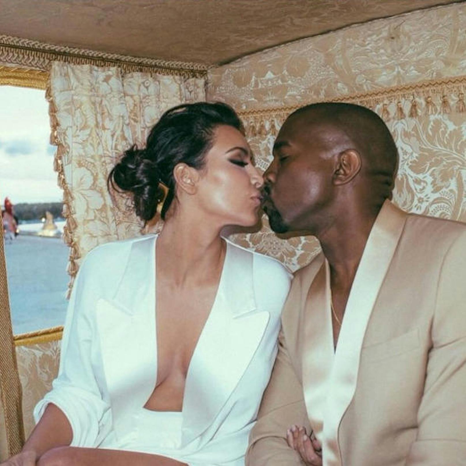 13.08.2017: Von wegen Trennung! Mit diesem süßen Foto beweist Kim Kardashian einmal mehr ihre Liebe zu Kanye West und will den Gerüchten um eine Ehekrise damit offenbar ein für alle Mal ein Ende setzen. 