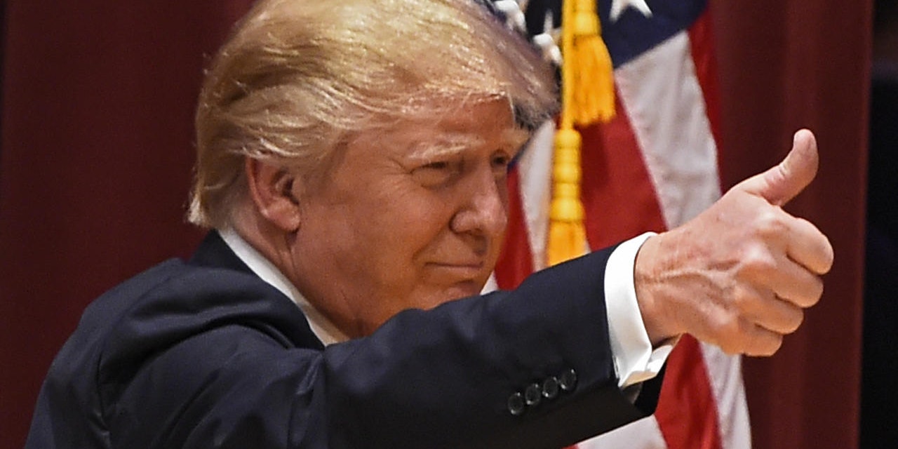 Wissenschaftlich ist die Wirksamkeit von Hydroxychloroquin nicht erwiesen, viel mehr sollen mitunter lebensgefährliche Nebenwirkungen auftreten. Dennoch teilte der US-Präsident das Video mit Immanuels Aussagen.