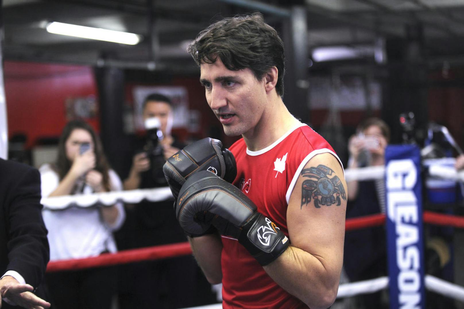 Kanadas Premierminister Justin Trudeau im Boxring.