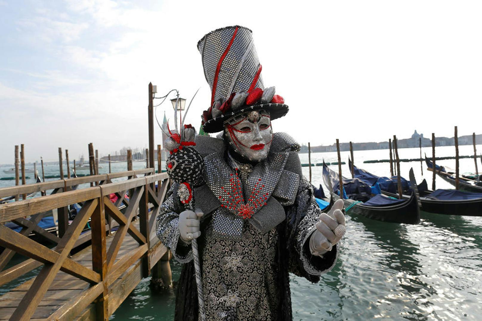 12.02.2017: Karneval in Venedig:
Der Karneval in Venedig wird noch bis Ende Februar mit einem großen Festival gefeiert.