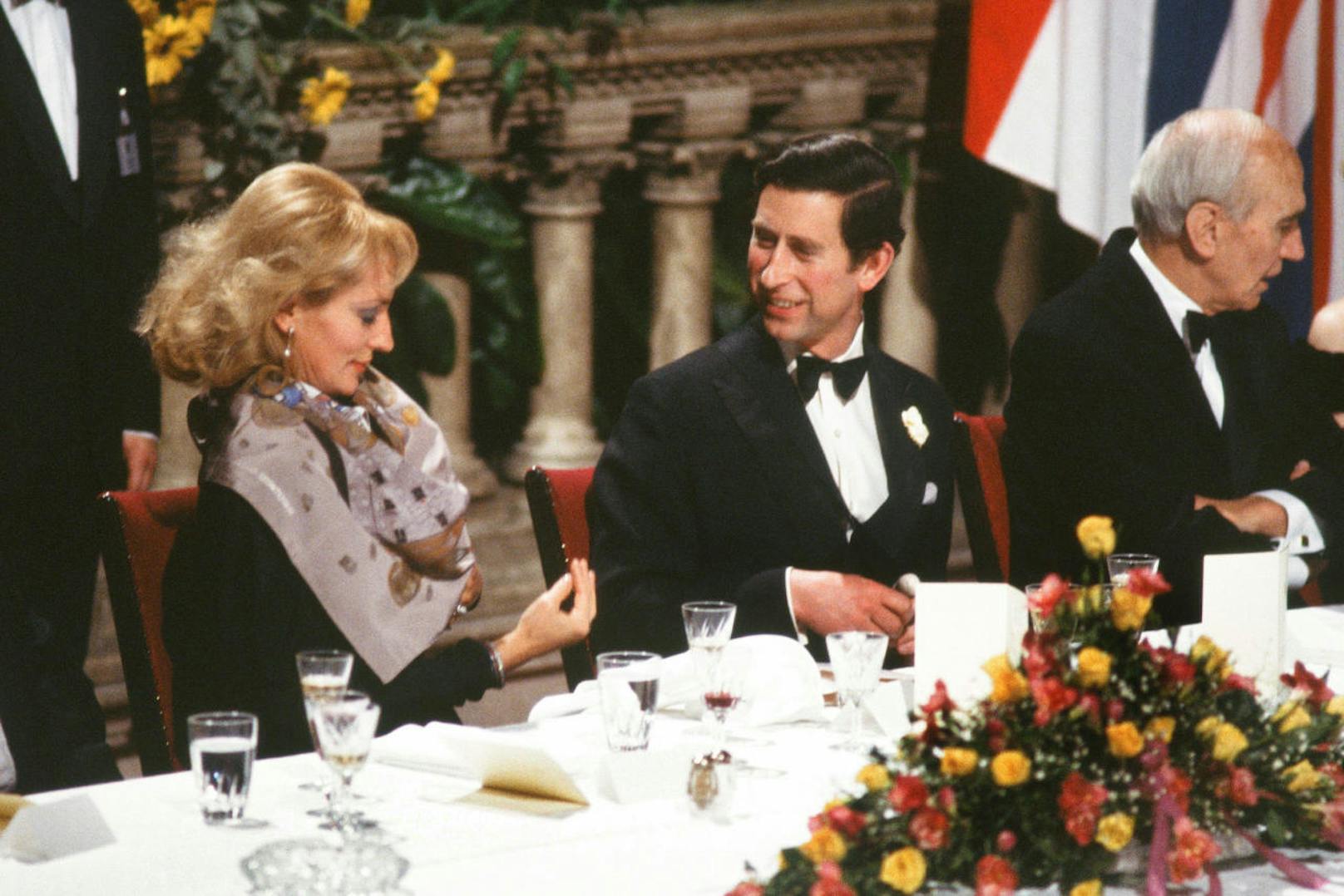 So lief das Galadinner von Charles im Jahr 1986: Spaß mit der damaligen Bürgermeister-Gattin Dagmar Koller.