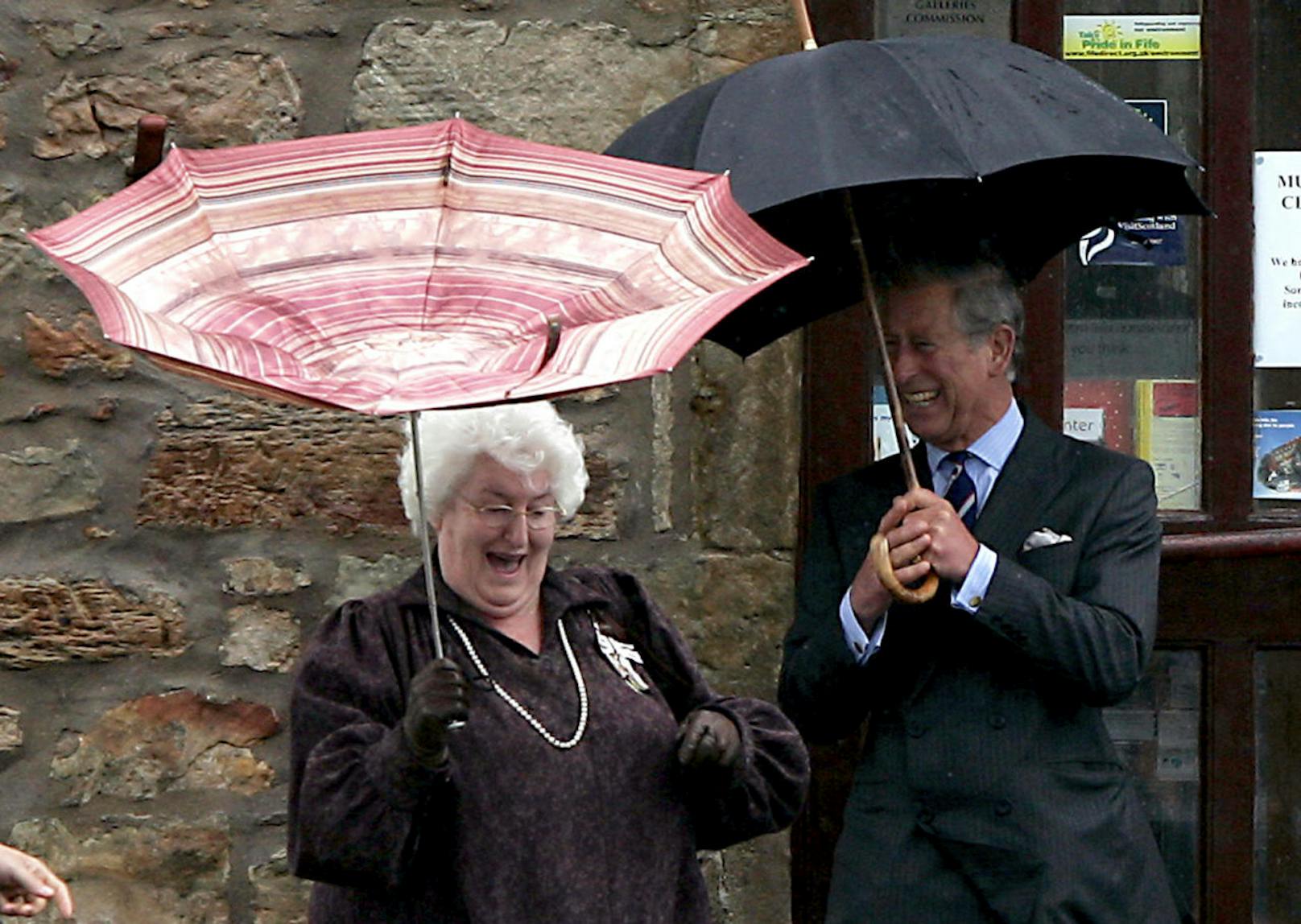 Auch ein Prinz ist vor dem Wetter auf den britischen Inseln nicht sicher.