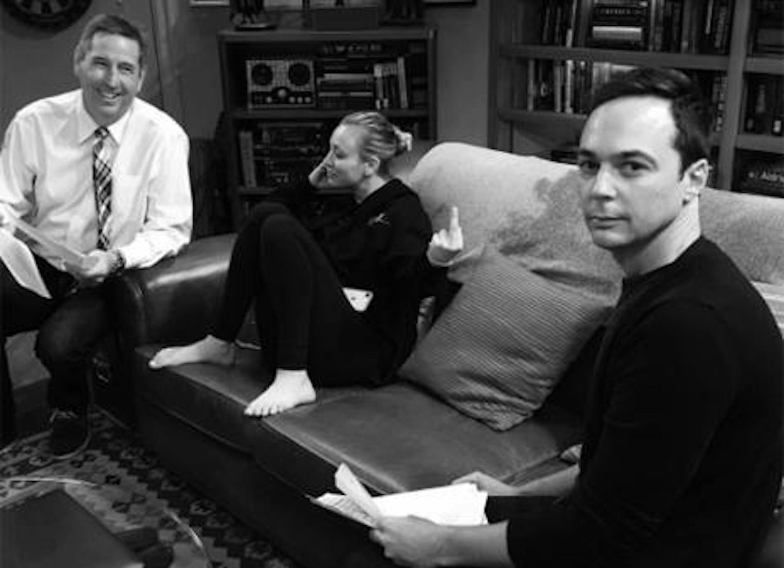 04.10.2017: Jim Parsons, Kaley Cuoco und Regisseur Mark Cendrowski am Set von "The Big Bang Theory"