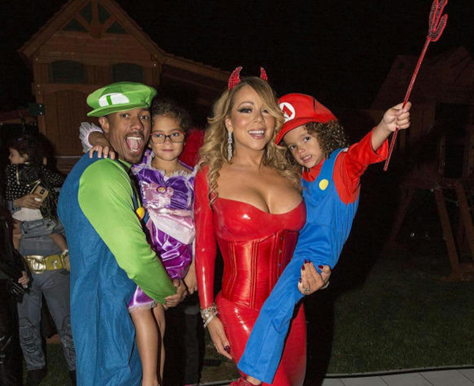 Mariah Carey und Nick Cannon mit ihren Zwillingen zu Halloween.