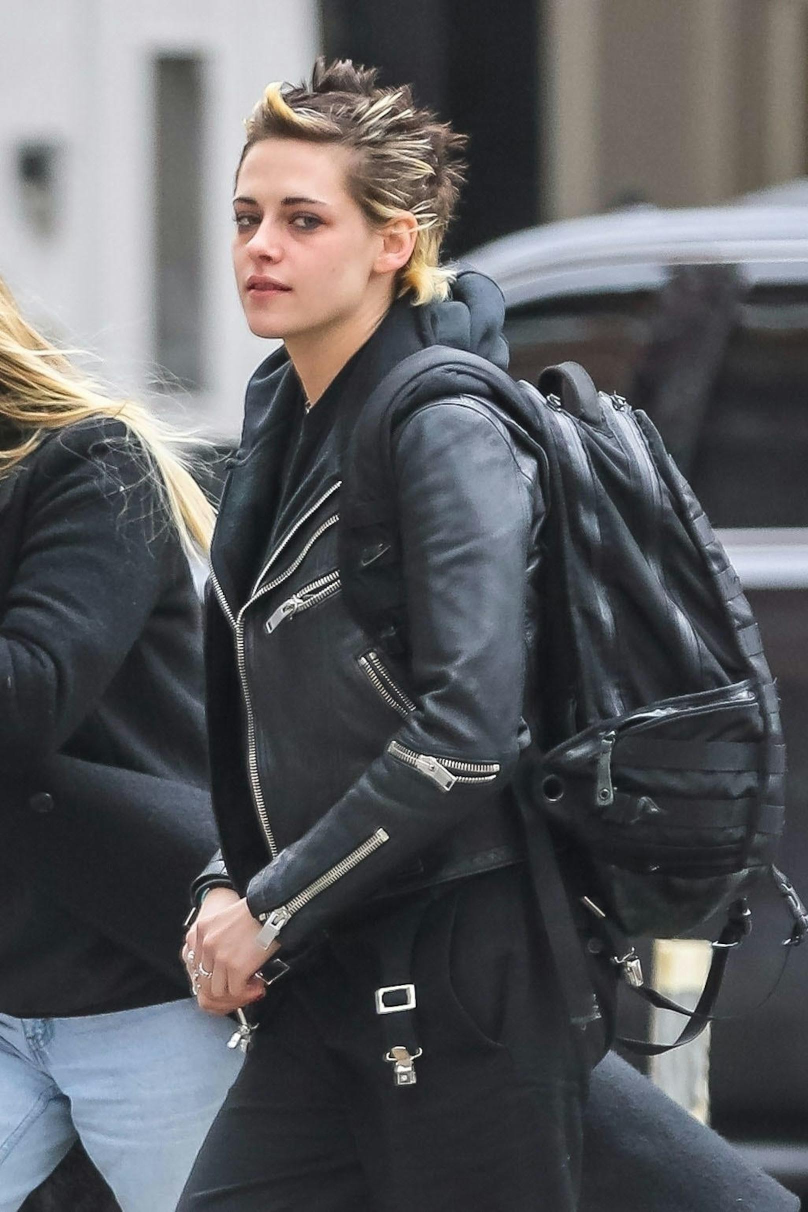 Kristen Stewart und Ashley Benson am 12. Dezember 2017 in New York City