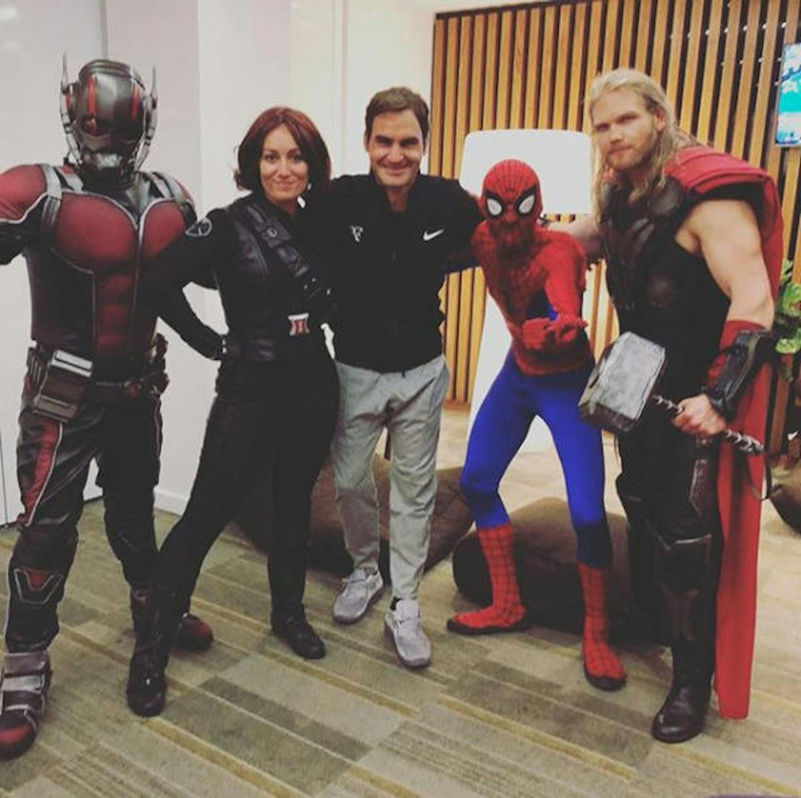 15.01.2018: Tennis-Ass Roger Federer inmitten der Marvel Superhelden Ant Man, Spiderman und Thor