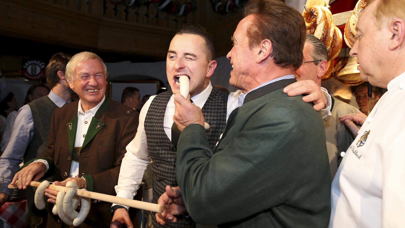 Mit Arnold Schwarzenegger bei der Weißwurst-Party in Kitzbühel