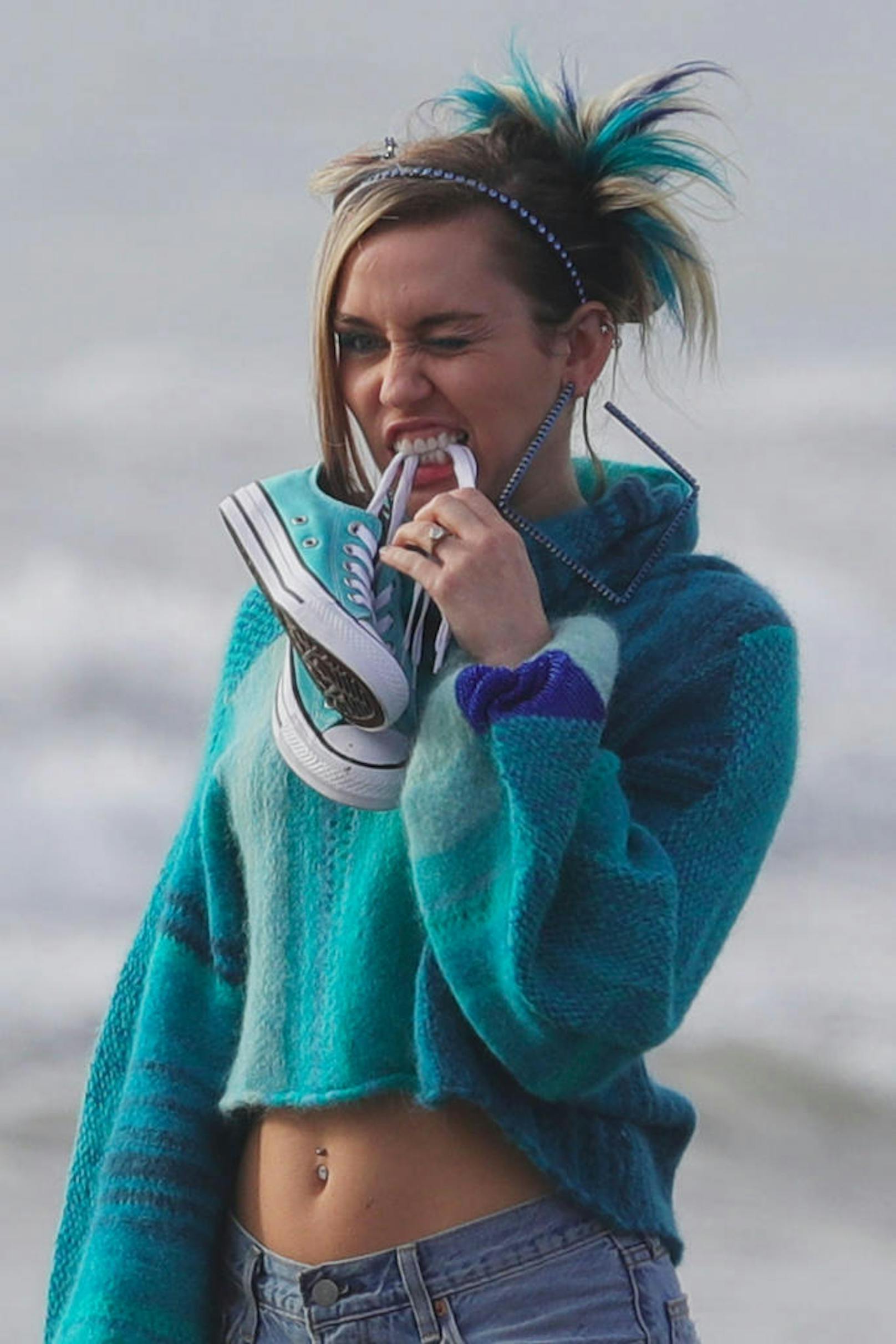 Werbung für Converse: Miley Cyrus in Venice Beach bei einem Werbedreh