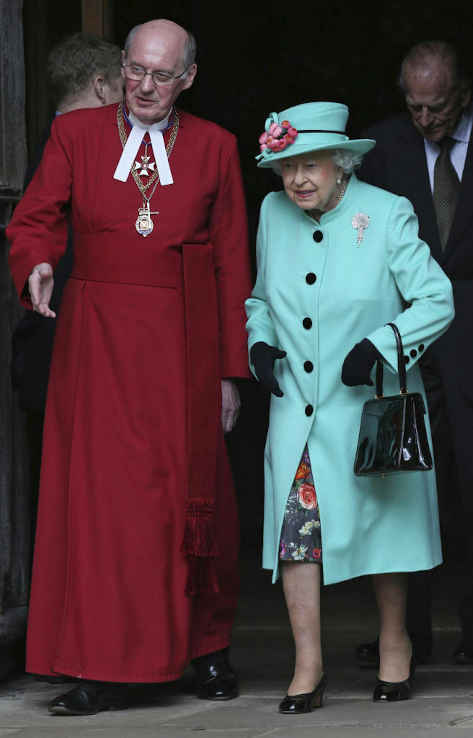Queen Elizabeth beim Verlassen der Kapelle.