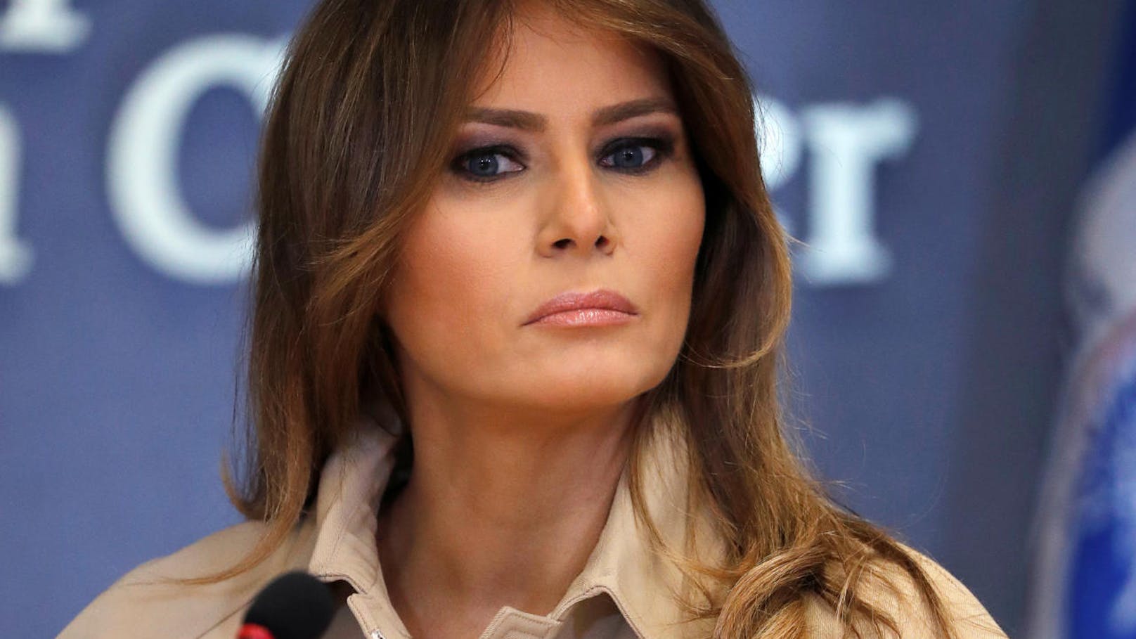 2018: First Lady Melania Trump mit einem Blick zum Fürchten. Aber: Der Gesichtsausruck ist der gleiche wie immer.