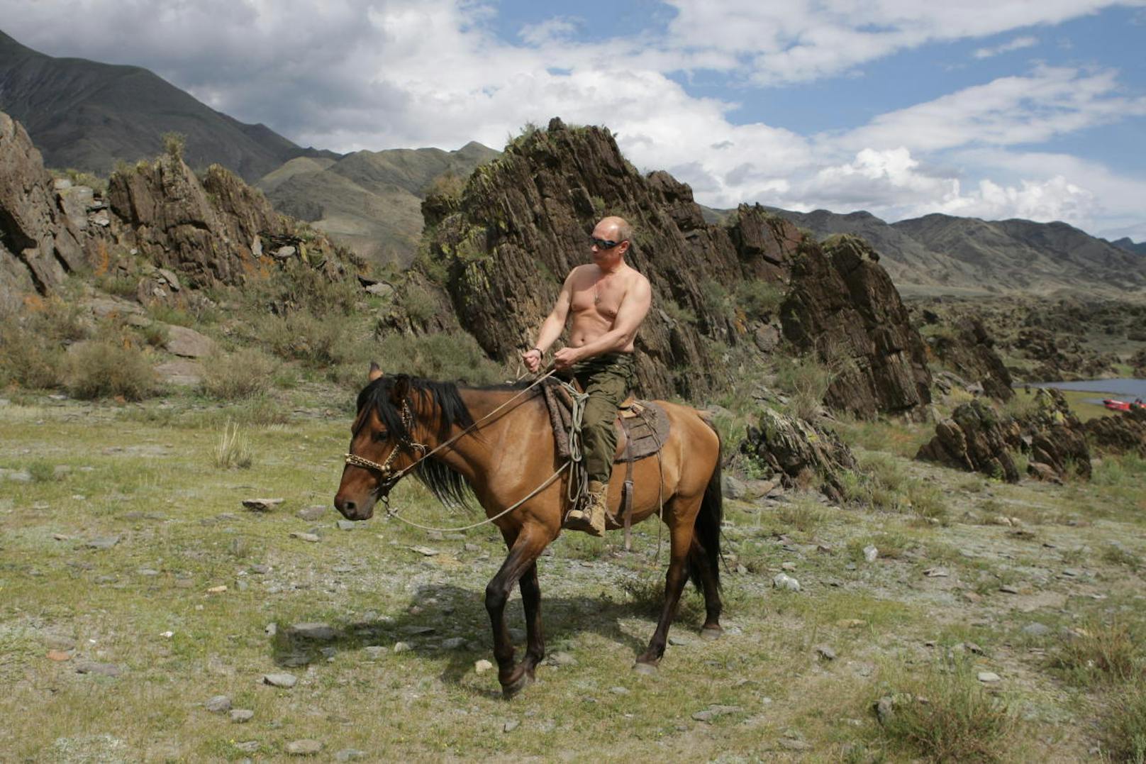 Russlands Präsident Putin geht gerne Reiten - am liebsten mit nacktem Oberkörper