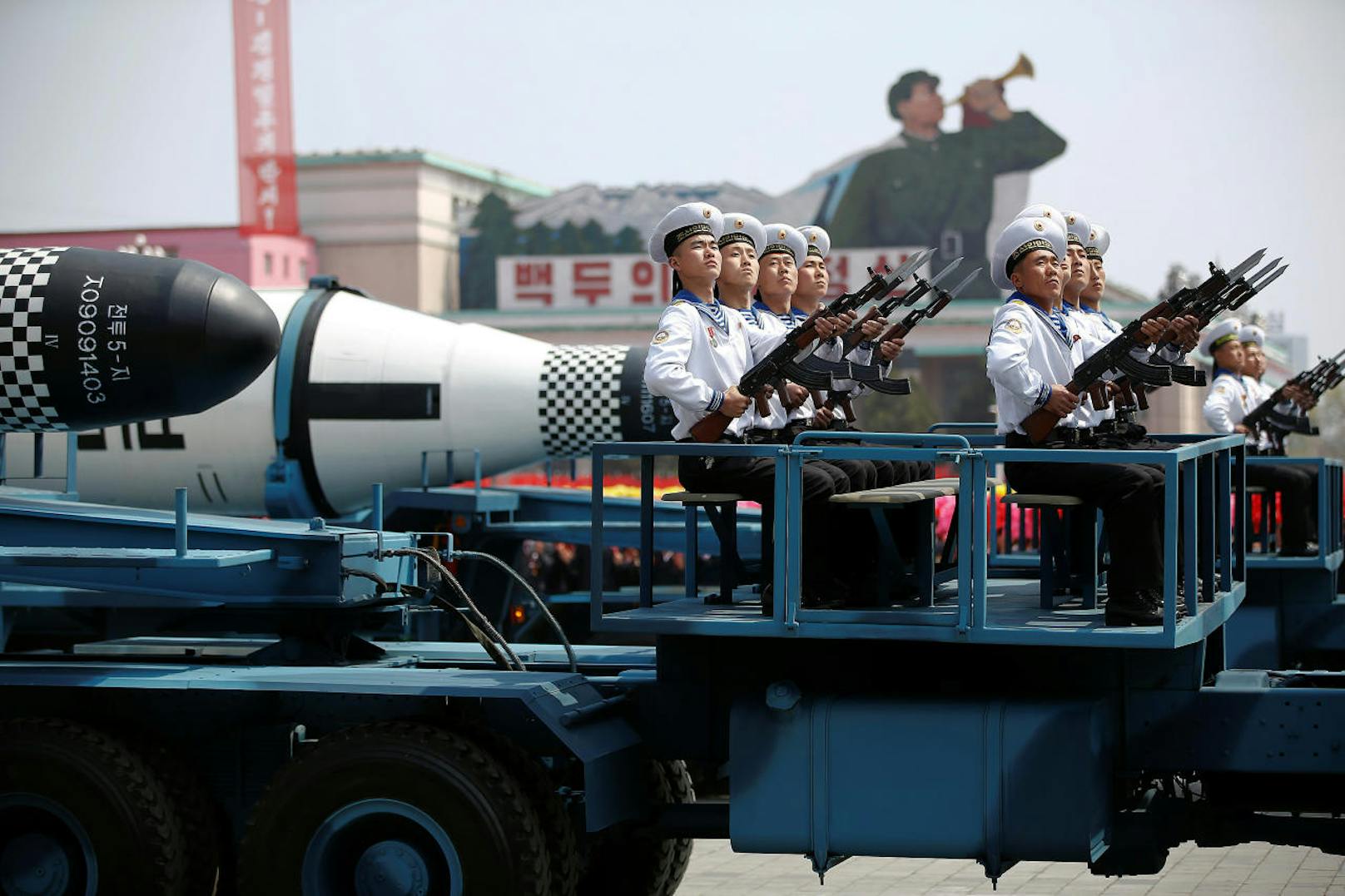 Bei dieser Parade im kommunistischen Nordkorea sieht alles aus wie zu Zeiten des Kalten Kriegs in den 1980er-Jahren.