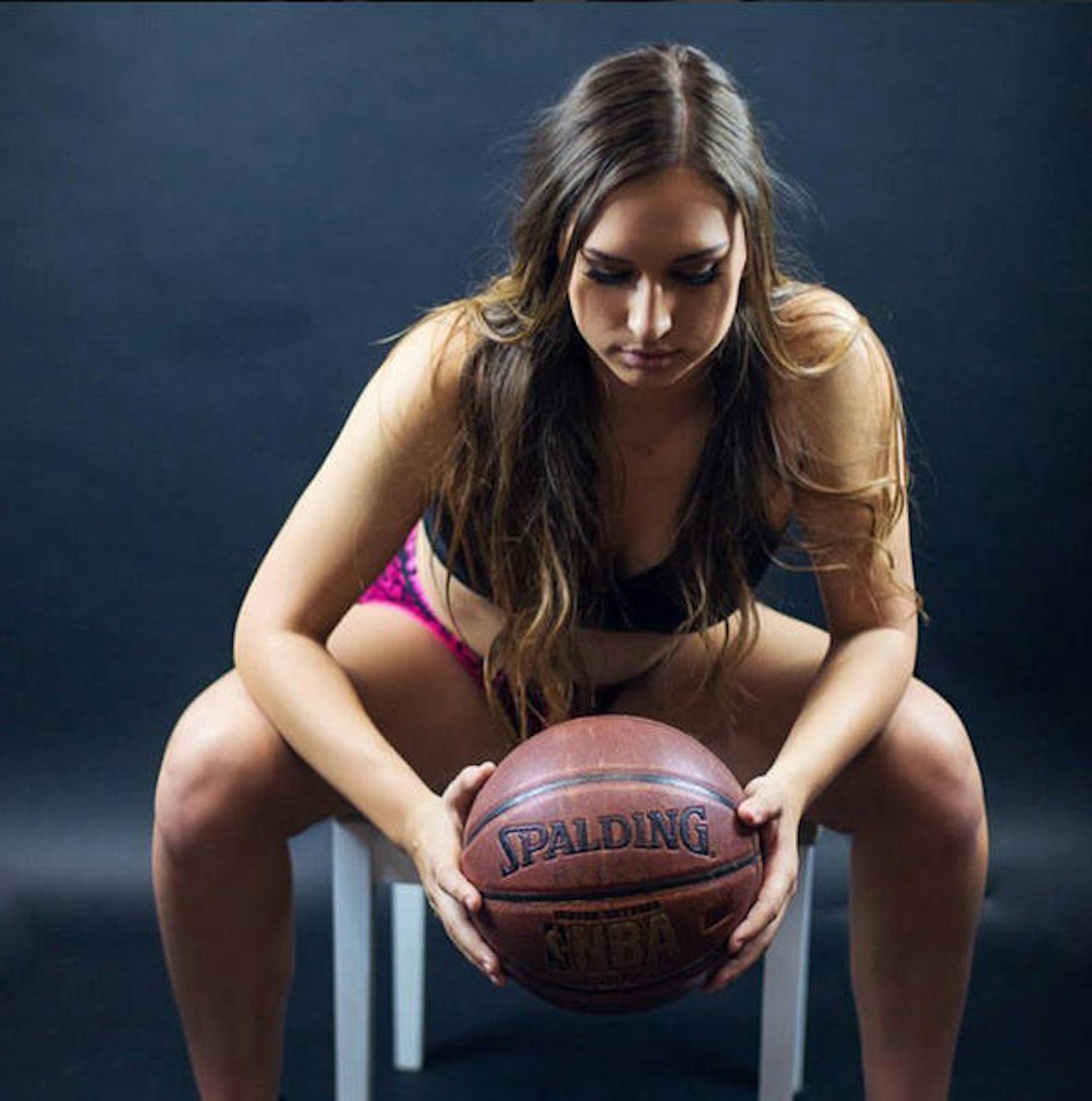 Die besten Instagram-Bilder von Football-Talent Becca Longo (die auch Basketball spielt).