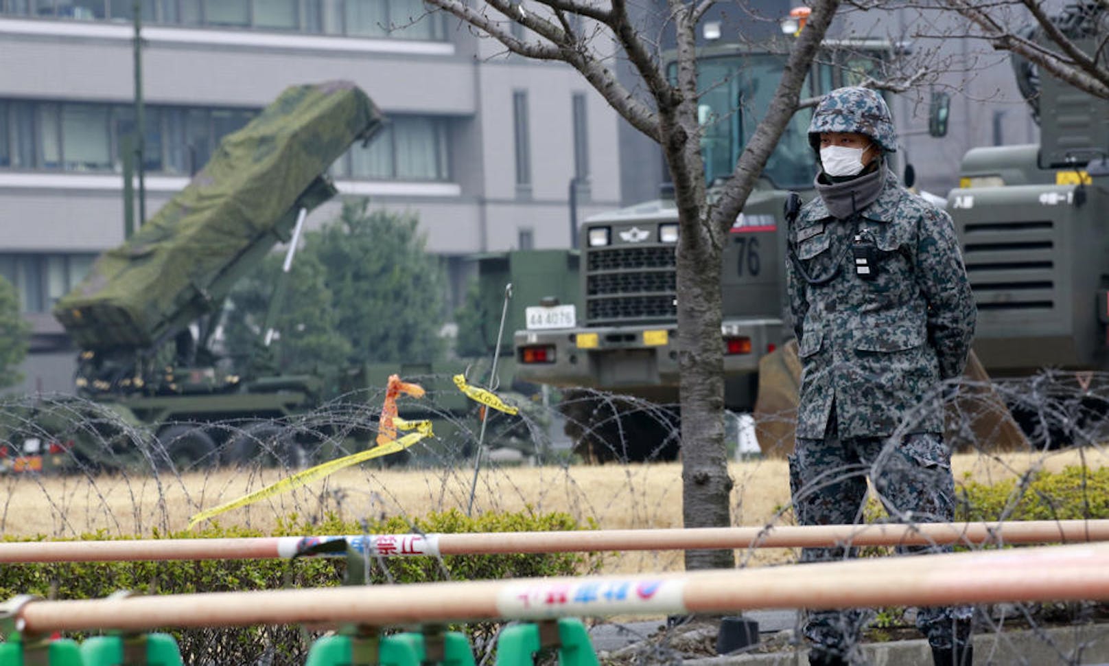 06.03.2017: Eine Patriot-Rakete vor dem Verteidigungsministerium in Tokio. Nordkorea hat kürzlich mehrere Raketen in Richtung Japan abgefeuert. (Foto: AP)
