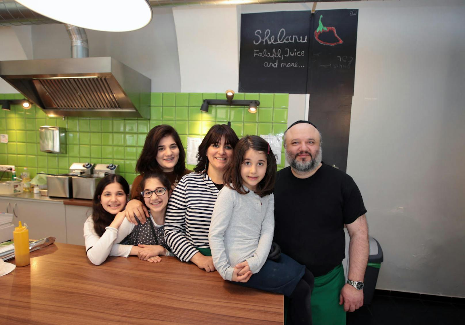 Anat Sadikov hat gemeinsam mit ihrem Mann Eliahu 2015 das Falafelgeschäft "Shelanu" in Wien- Leopoldstadt eröffnet.