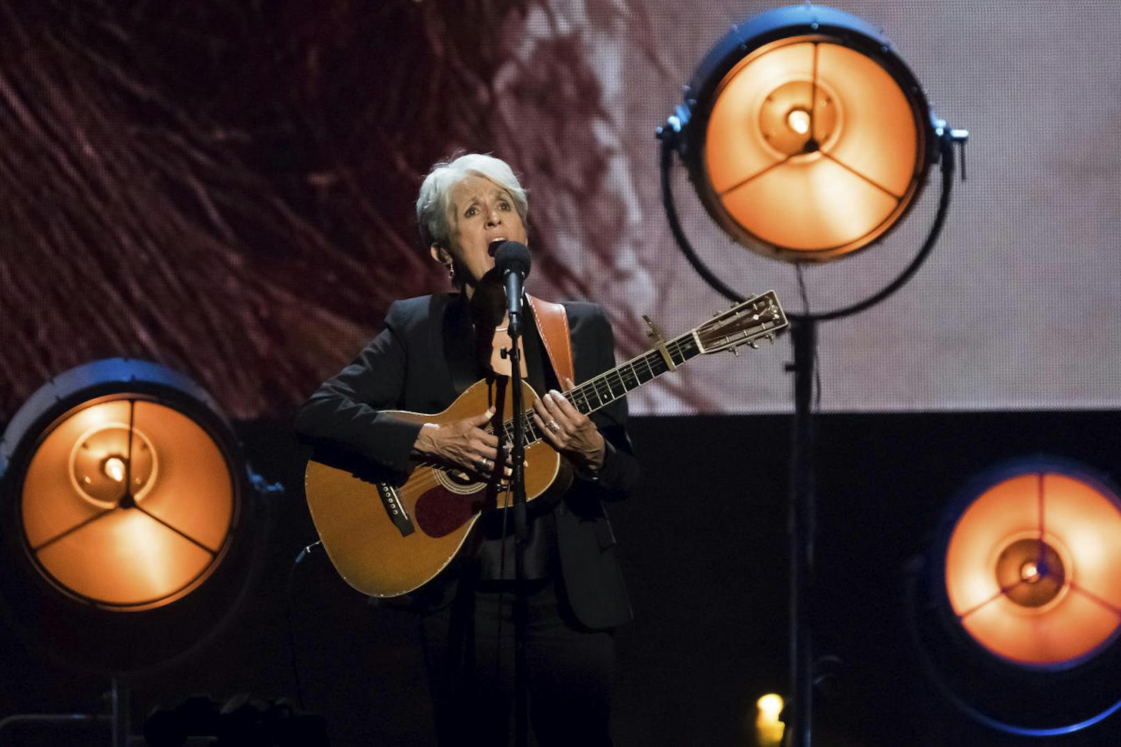 Inductee Joan Baez performs at the 2017 Rock & Roll Hall of Fame induction ceremony at the Barclays Center on Friday, April 7, 2017, in New York. (Photo by Charles Sykes/Invision/AP)