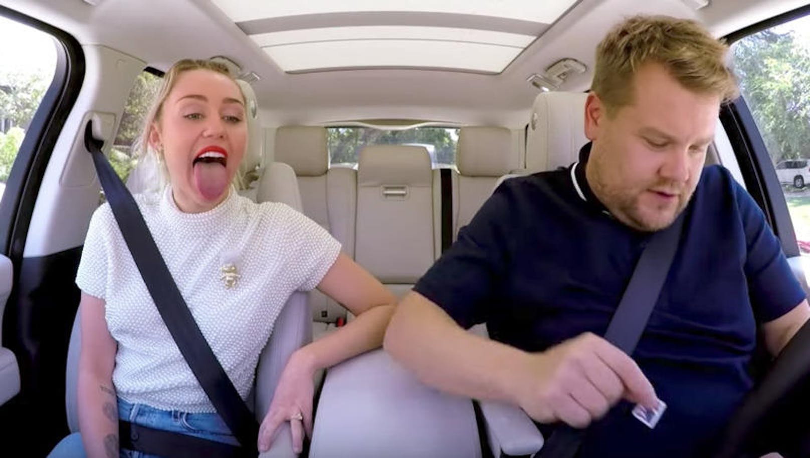 Miley Cyrus im Taxi bei James Corden