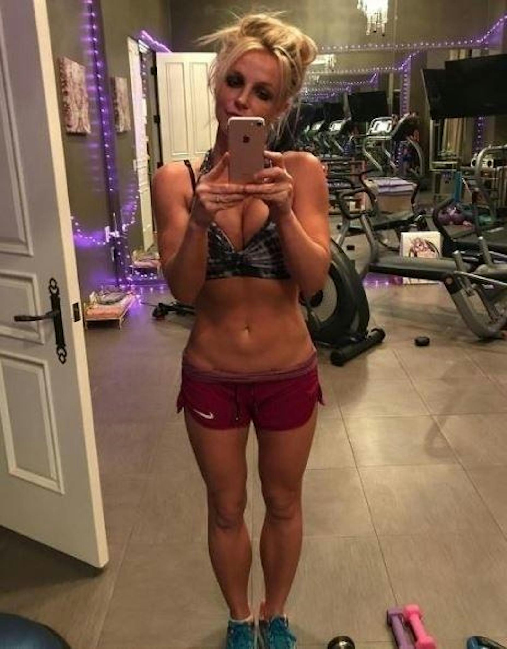 24.08.17: Sängerin Britney Spears zeigt ihren durchtrainierten Körper