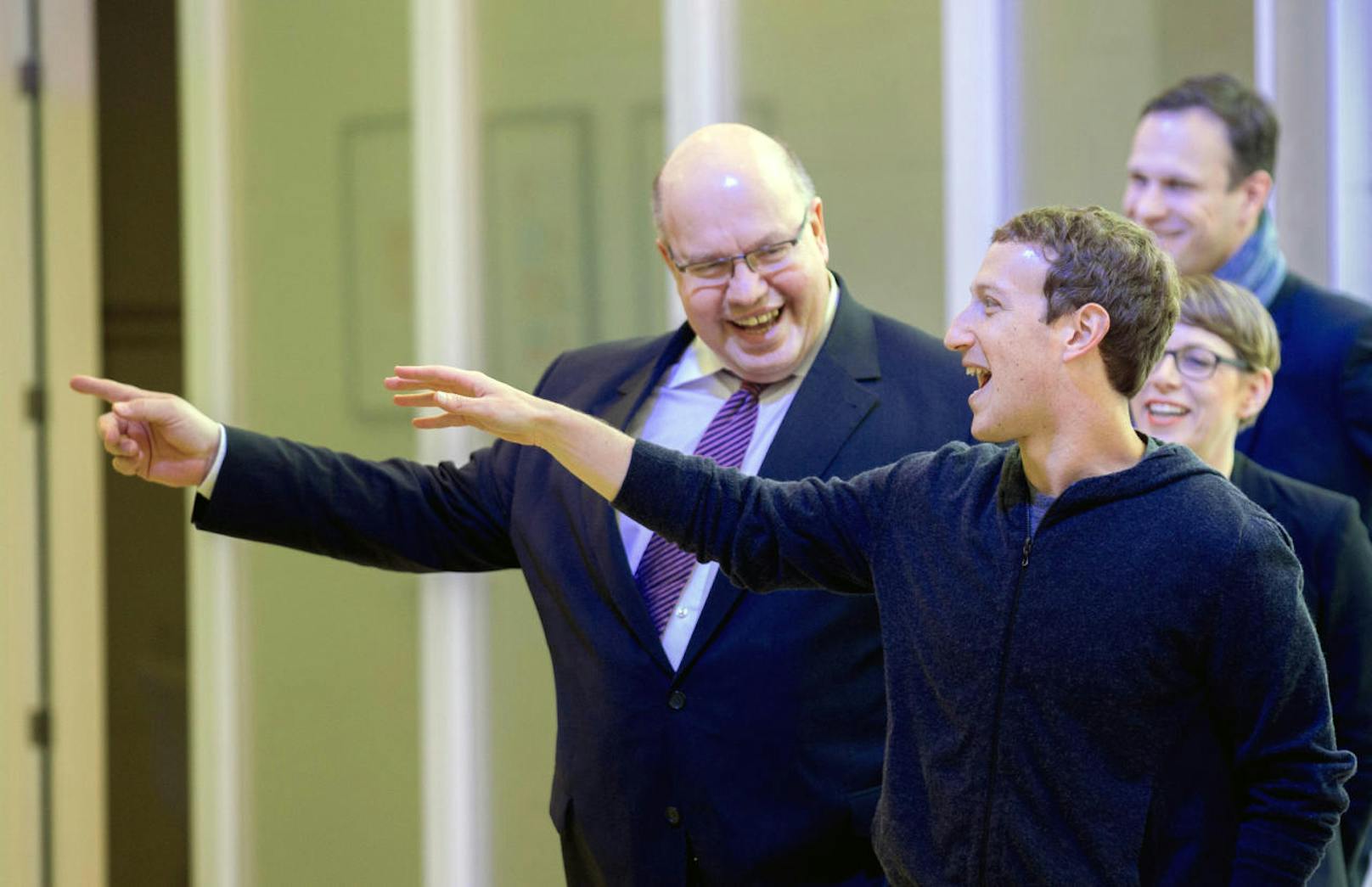 <b>61,3 Milliarden Dollar (Platz 5):</b> Mark Zuckerberg (32, im Bild mit Deutschlands Kanzleramtschef Peter Altmaier) wurde mit Facebook reich. Plus im Jahresabstand: 11,3 Milliarden $!