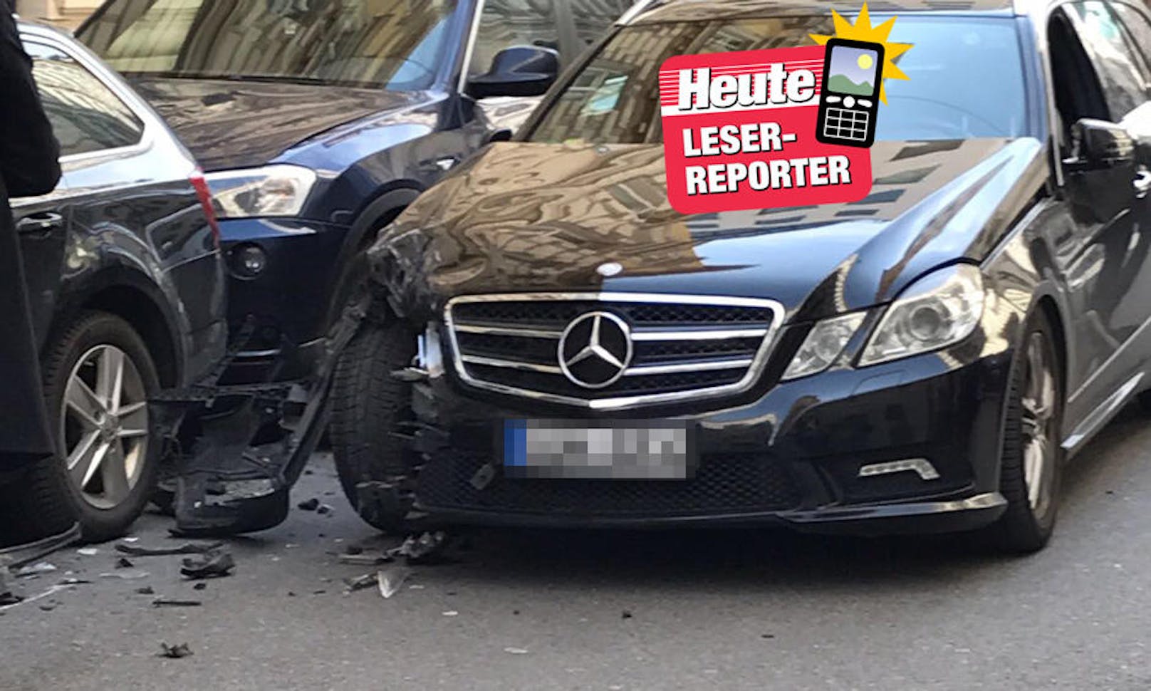 Der Mercedes streifte mehrere geparkte Autos. Personen wurden jedoch nicht verletzt .
