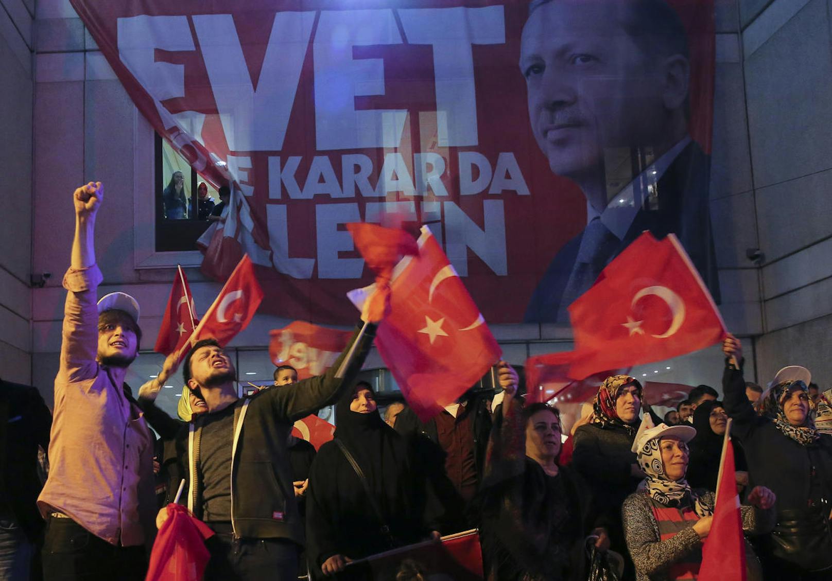 Türken feiern das Ja beim Verfassungsreferendum