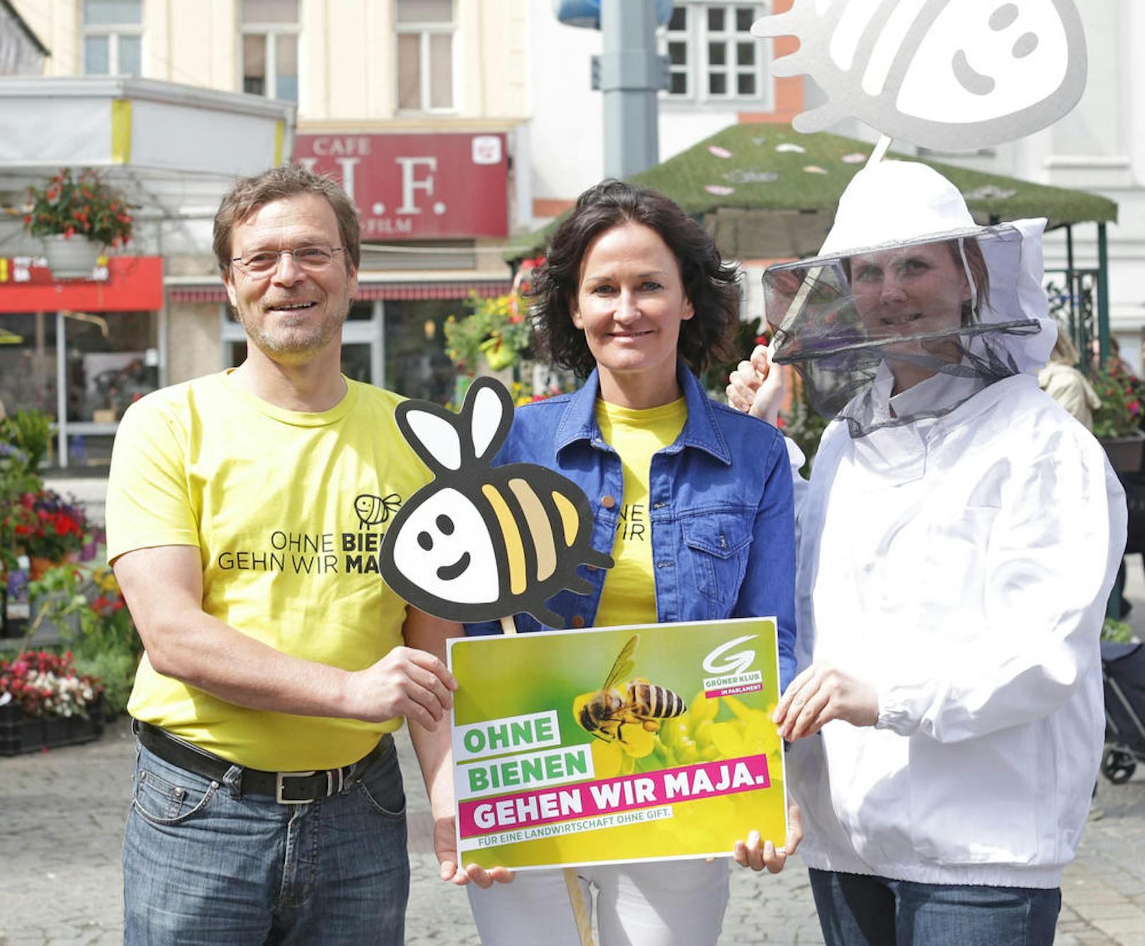 2015: Eva Glawischnig bei der Aktion Bienenrettung
