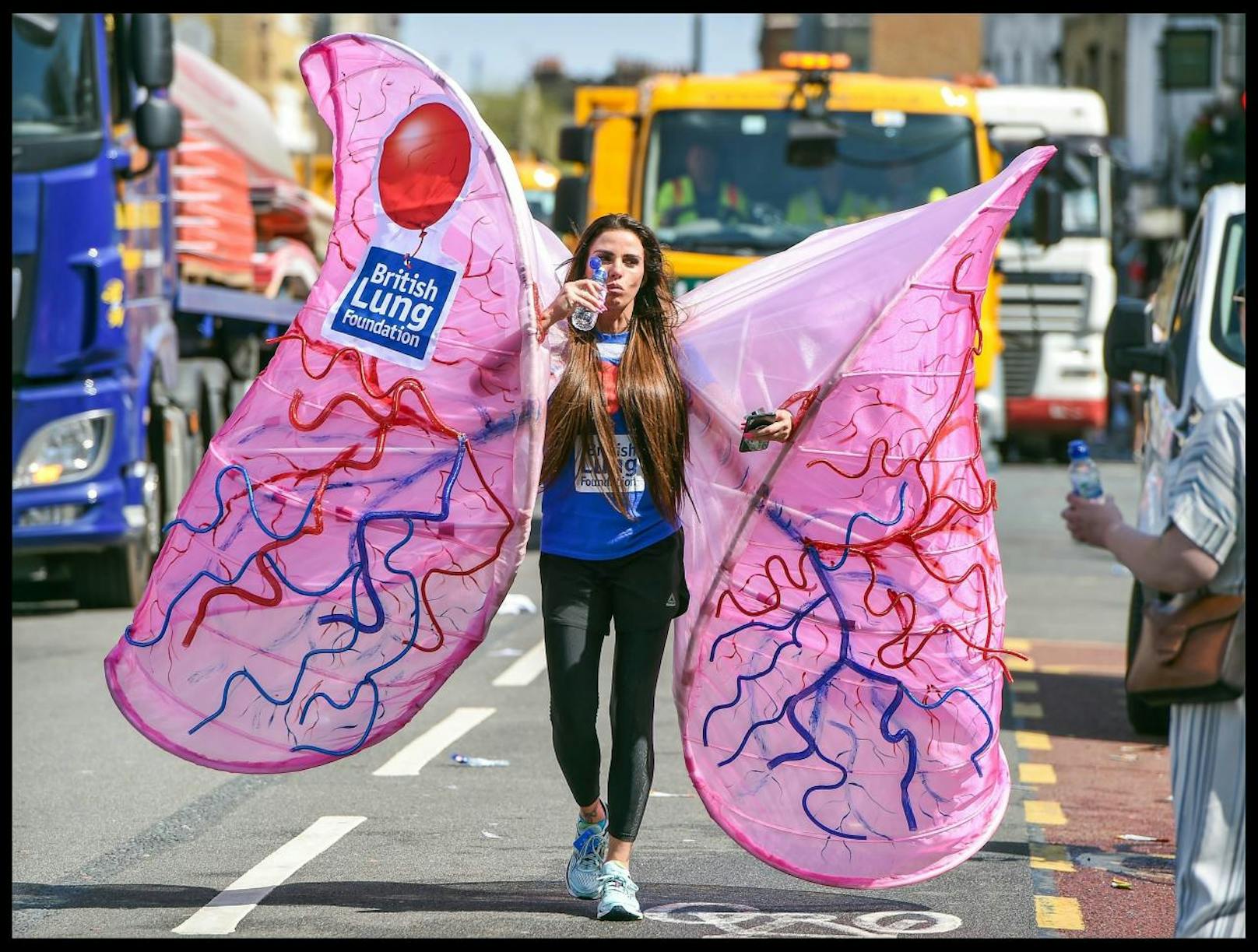 Ist sich für Charitys nicht zu schade: Katie Price beim London Marathon