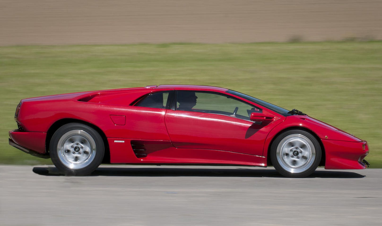 Der Lamborghini Diablo VT schaffte weit über 300 km/h.